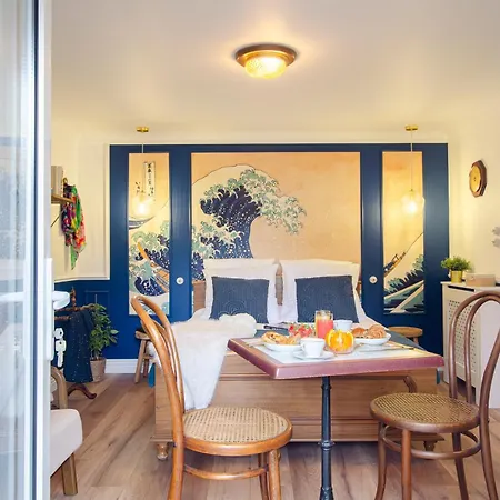 Apartment The Great Wave, Avec Terrasse Et Stationnement